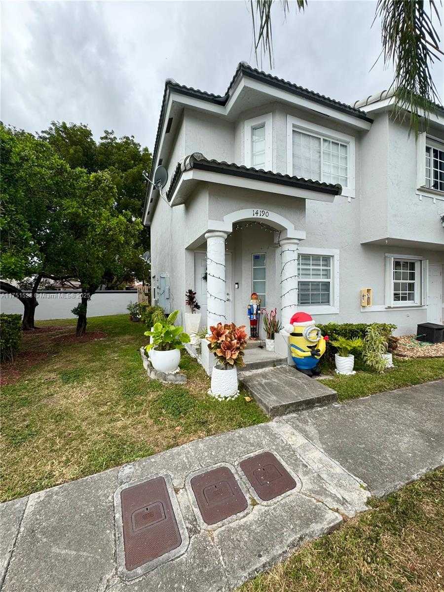 Small Image of 14190 SW 121st Pl, Miami, FL 33186, USA Number 2