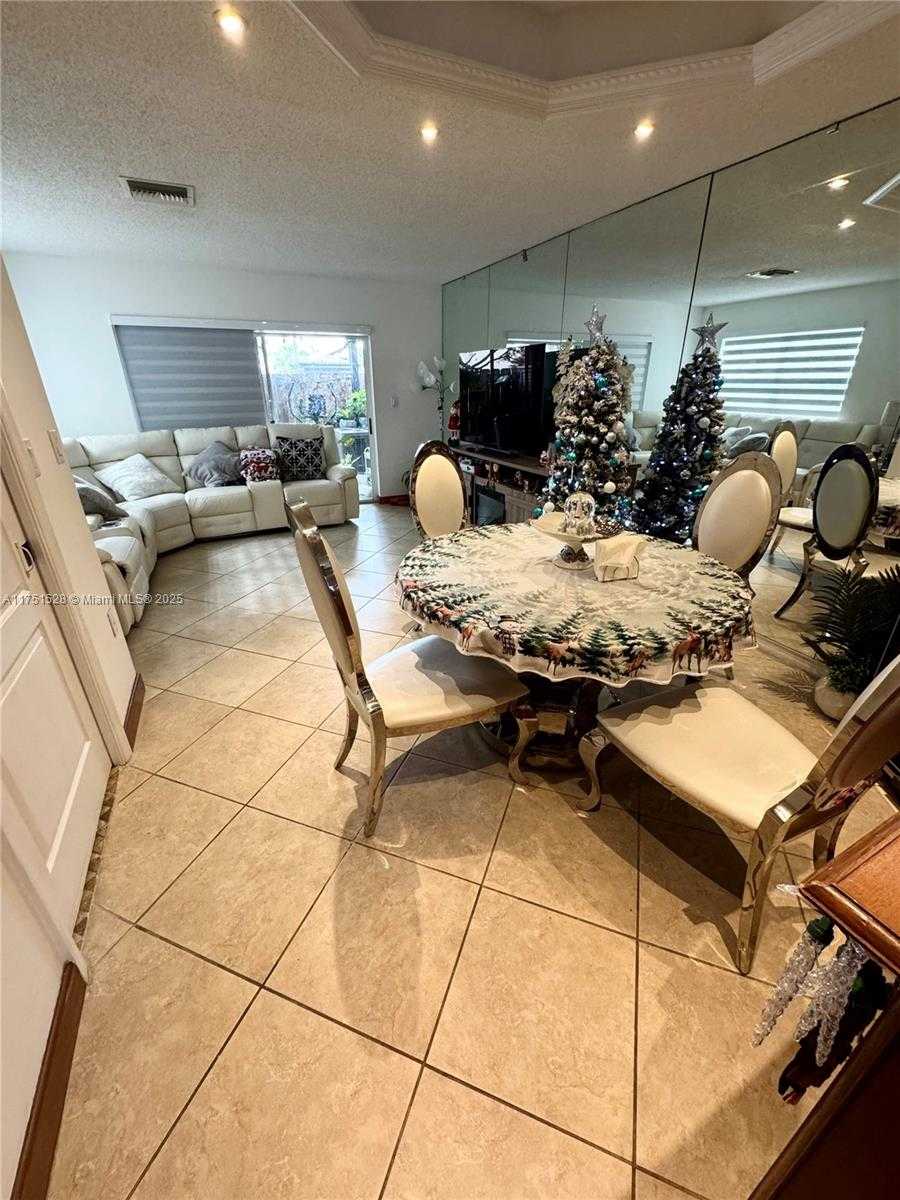 Small Image of 14190 SW 121st Pl, Miami, FL 33186, USA Number 3