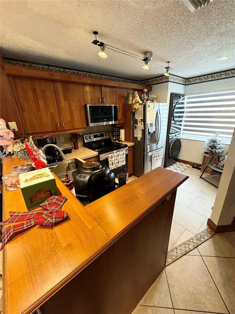 Small Image of 14190 SW 121st Pl, Miami, FL 33186, USA Number 5
