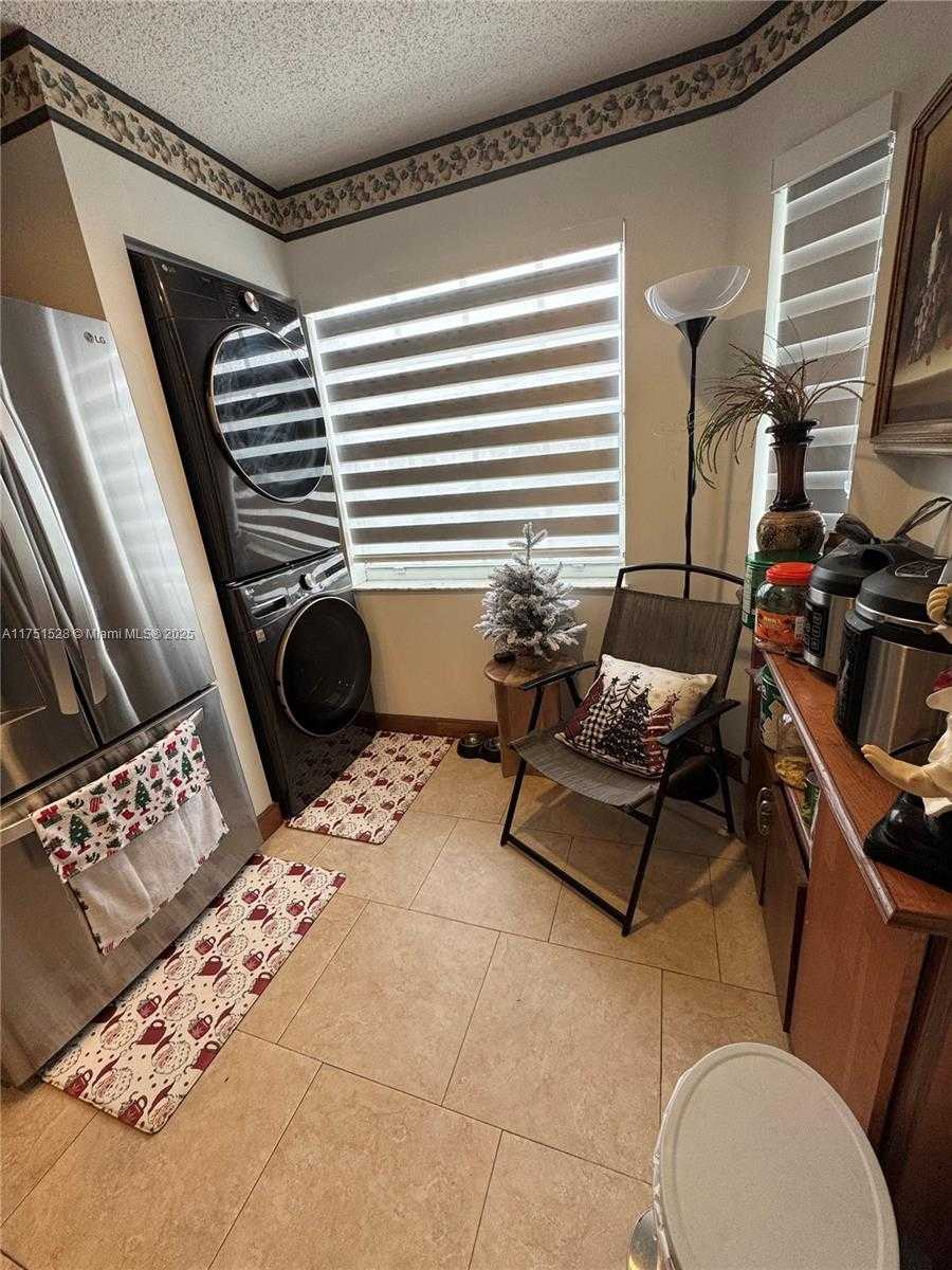 Small Image of 14190 SW 121st Pl, Miami, FL 33186, USA Number 6