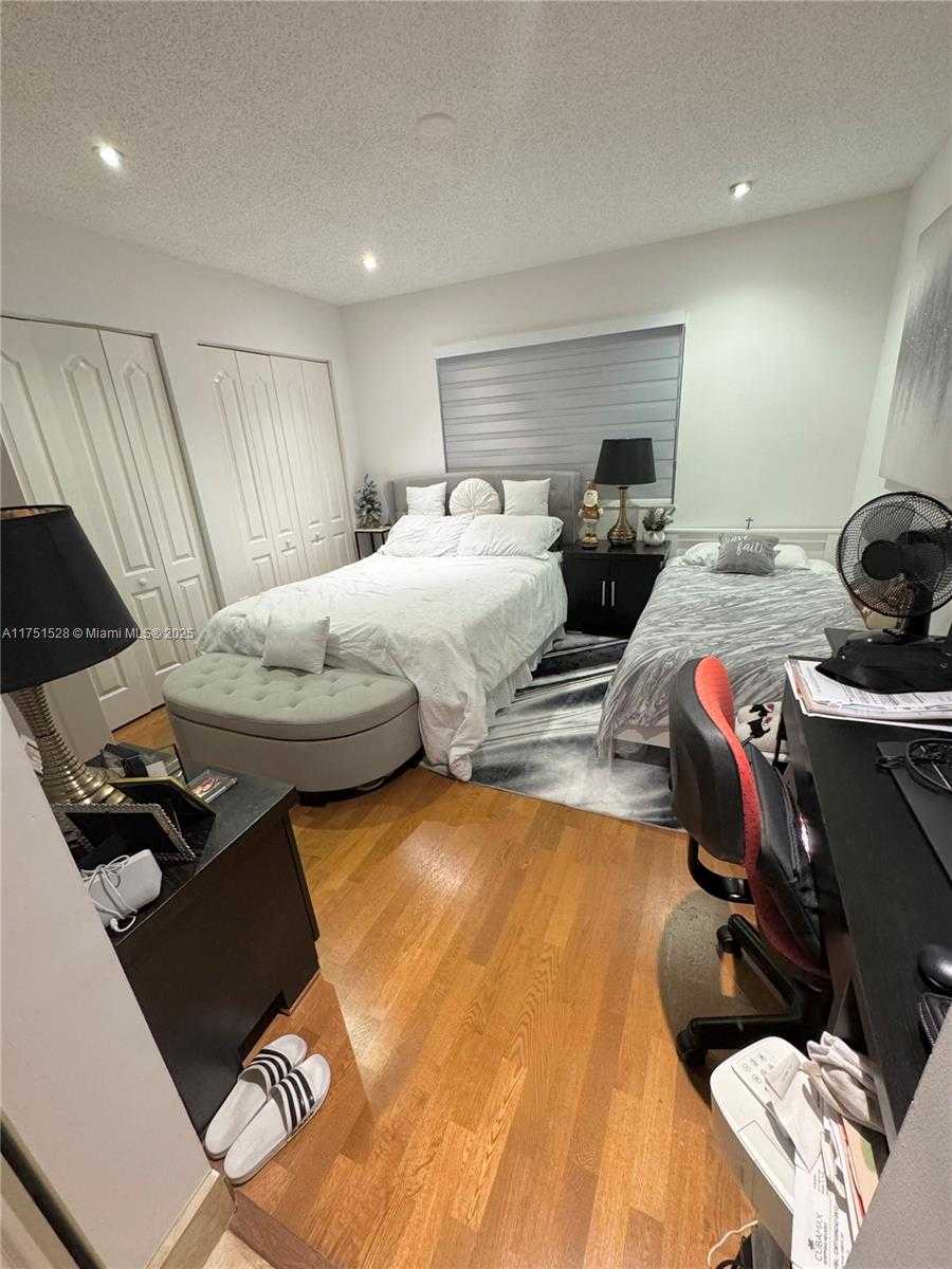 Small Image of 14190 SW 121st Pl, Miami, FL 33186, USA Number 9