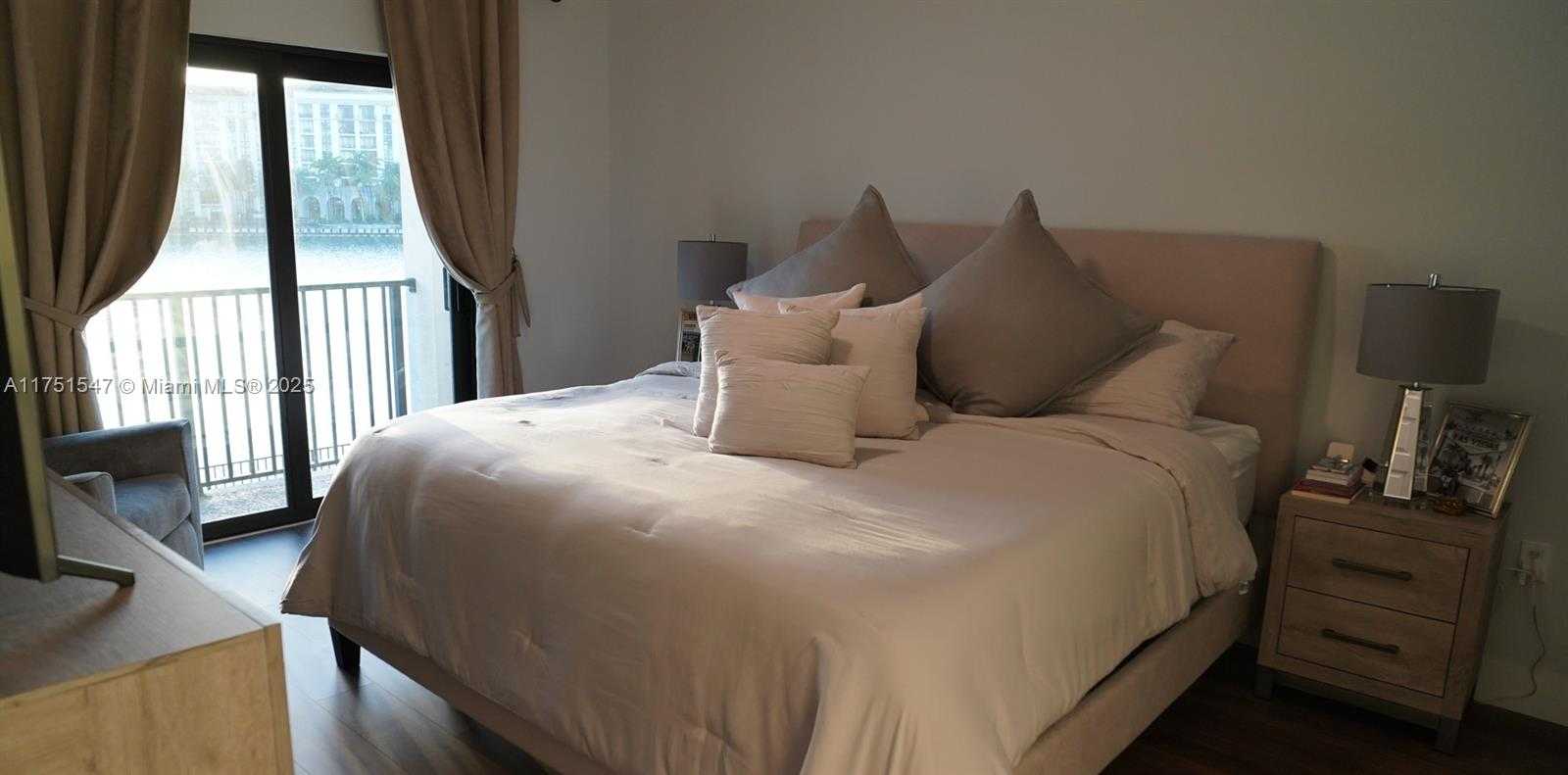 Small Image of 4640 NORTH WEST 84TH AVE #13, Doral Number 14