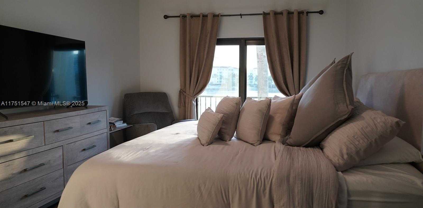 Small Image of 4640 NORTH WEST 84TH AVE #13, Doral Number 15