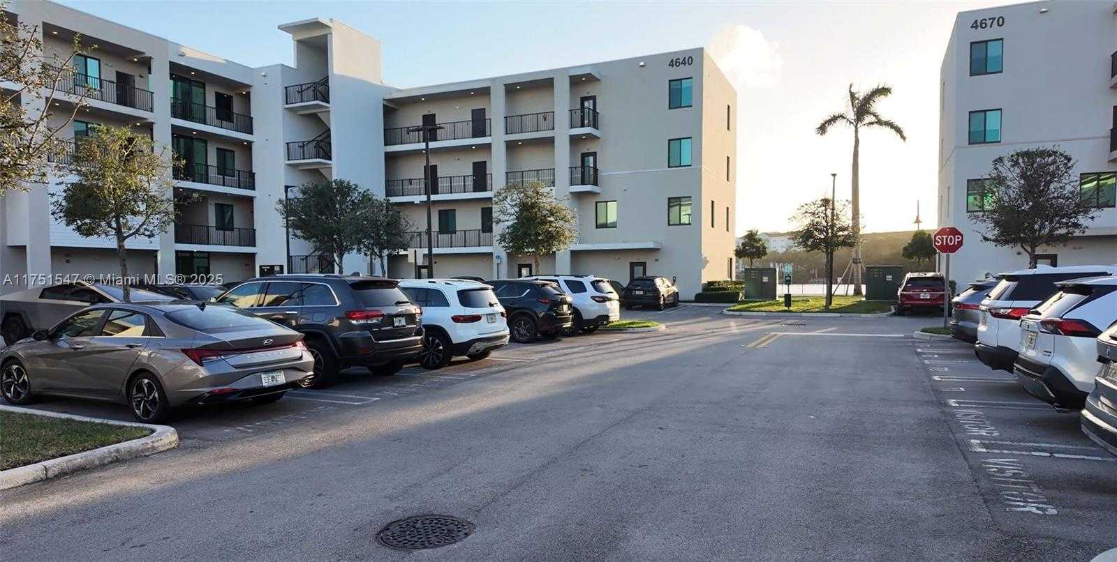 Small Image of 4640 NORTH WEST 84TH AVE #13, Doral Number 21