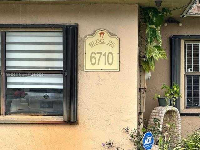 Small Image of Hialeah Number 2