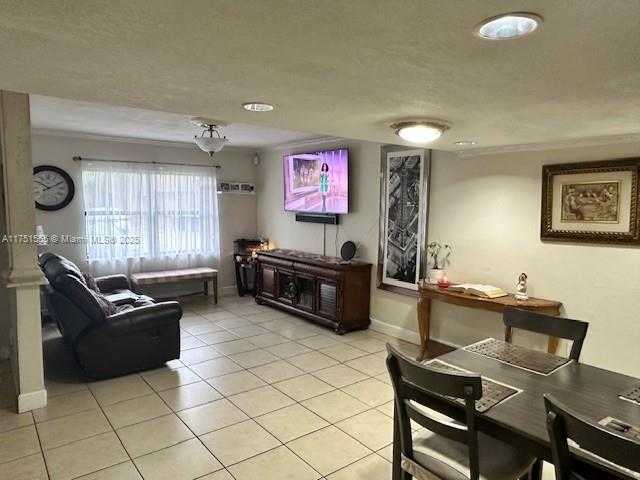 Small Image of Hialeah Number 5