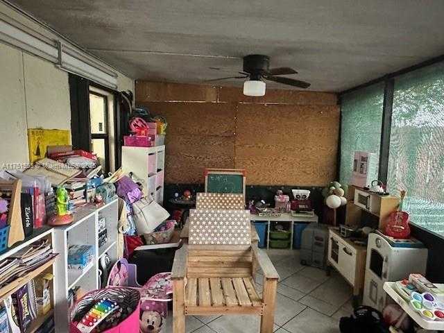 Small Image of Hialeah Number 8