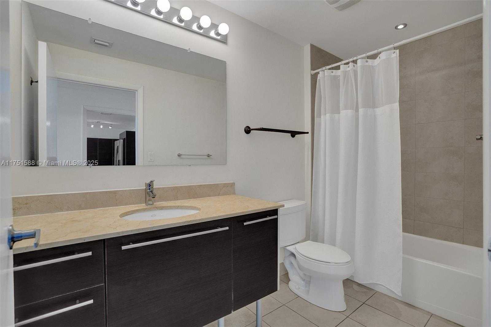 Small Image of 1900 NORTH BAYSHORE DR #3407, Miami Number 3