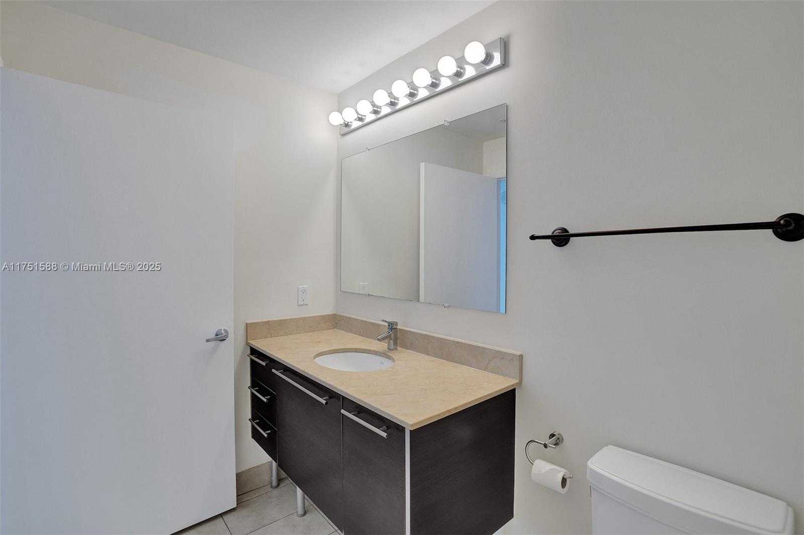 Small Image of 1900 NORTH BAYSHORE DR #3407, Miami Number 4