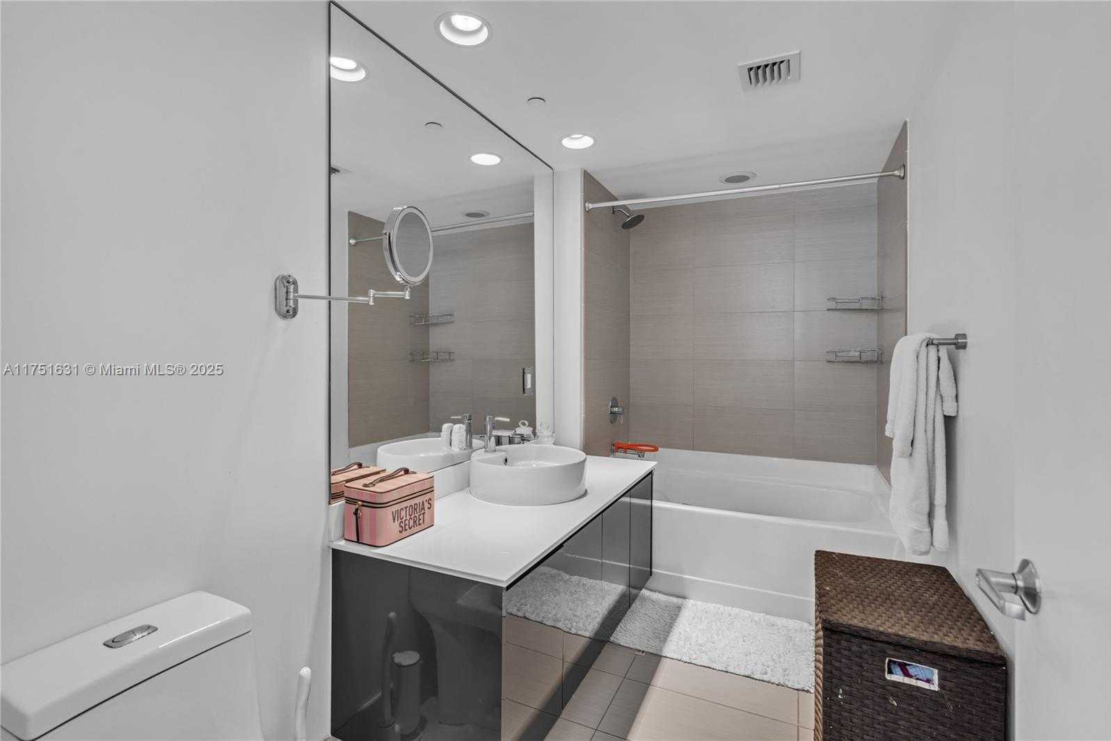 Small Image of 31 SOUTH EAST 6TH ST #702, Miami Number 16