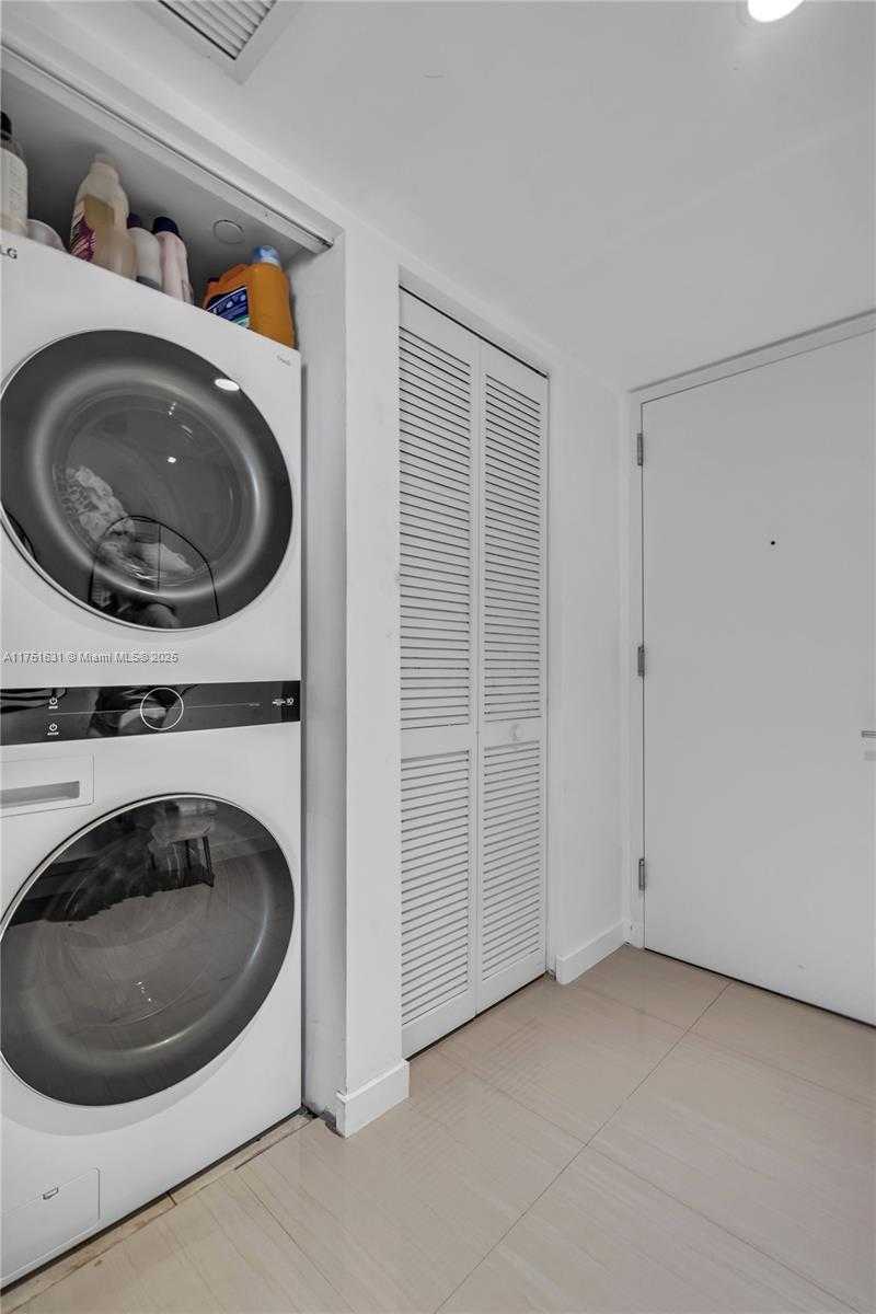 Small Image of 31 SOUTH EAST 6TH ST #702, Miami Number 17