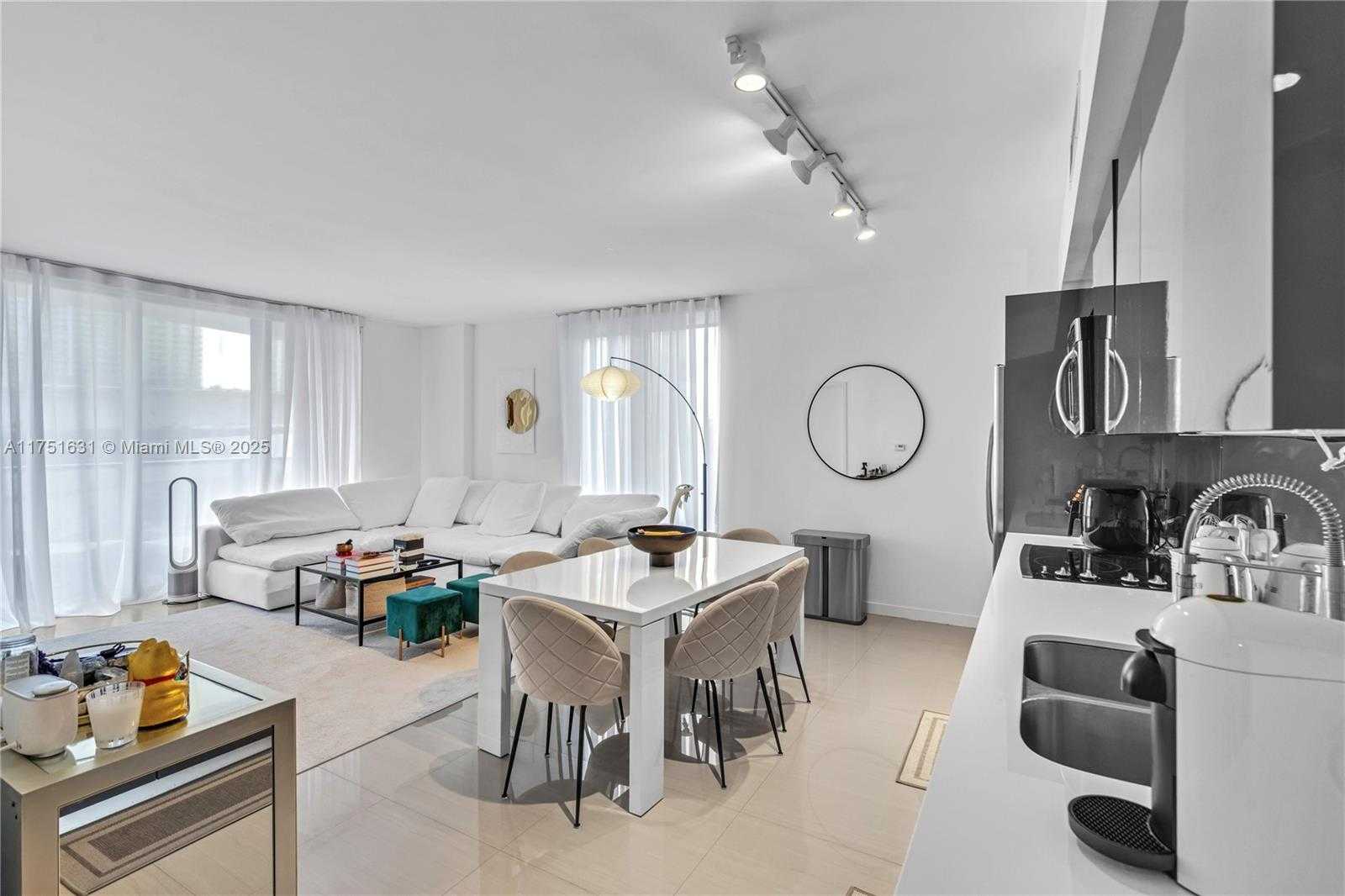 Small Image of 31 SOUTH EAST 6TH ST #702, Miami Number 3