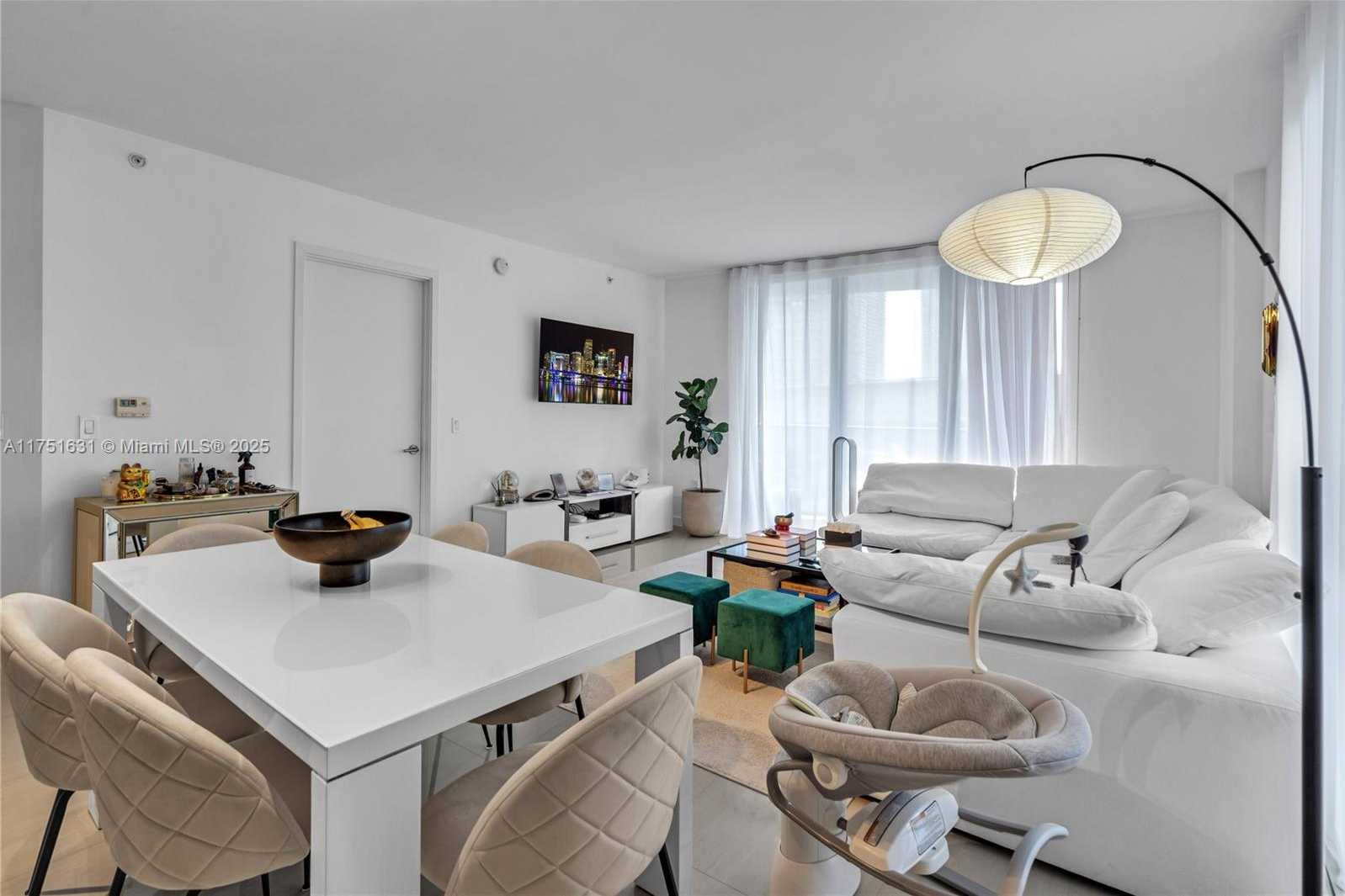 Small Image of 31 SOUTH EAST 6TH ST #702, Miami Number 4