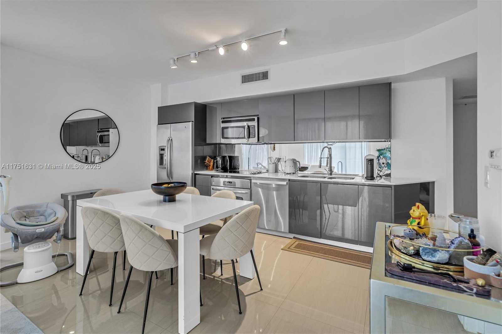 Small Image of 31 SOUTH EAST 6TH ST #702, Miami Number 7