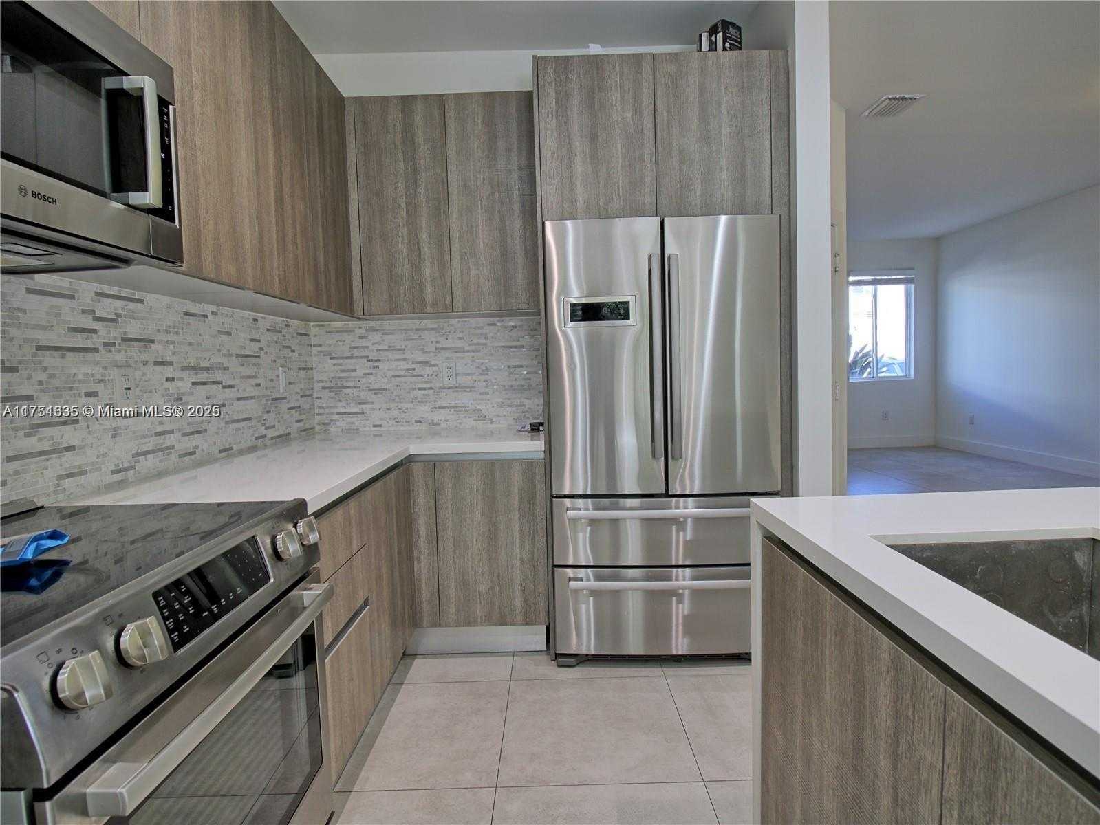 Small Image of 10262 #4, Doral Number 6