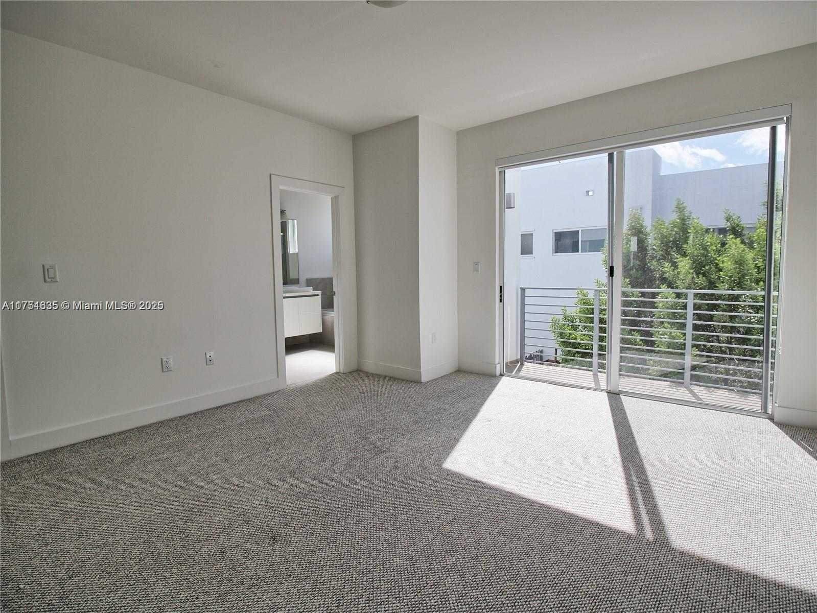 Small Image of 10262 #4, Doral Number 7