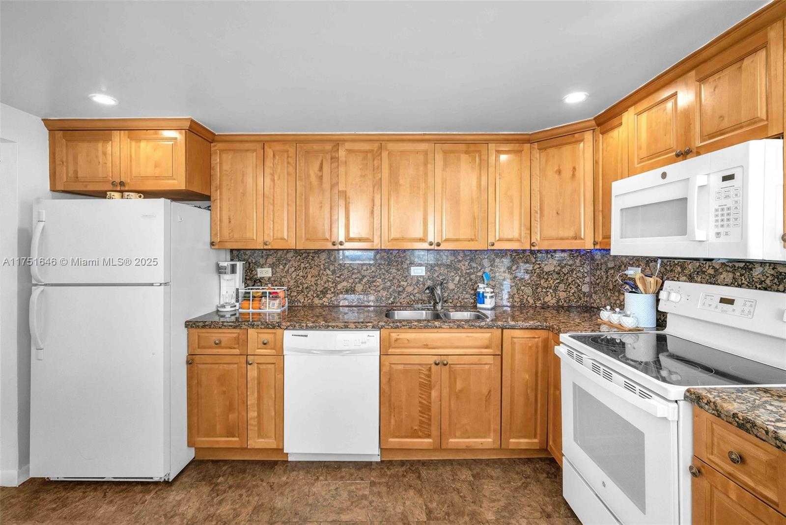 Small Image of 7135 COLLINS AVE #1225, Miami Beach Number 11