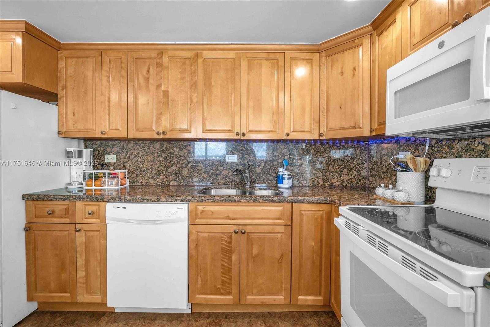 Small Image of 7135 COLLINS AVE #1225, Miami Beach Number 13