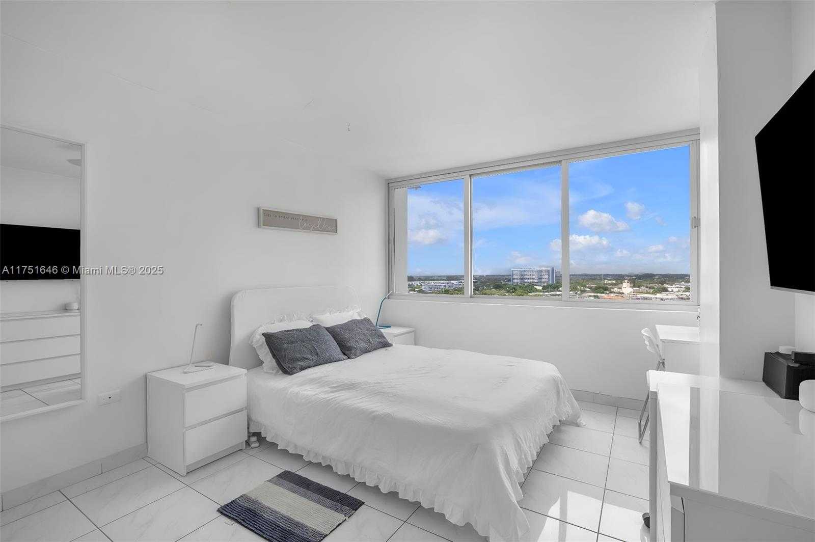 Small Image of 7135 COLLINS AVE #1225, Miami Beach Number 18