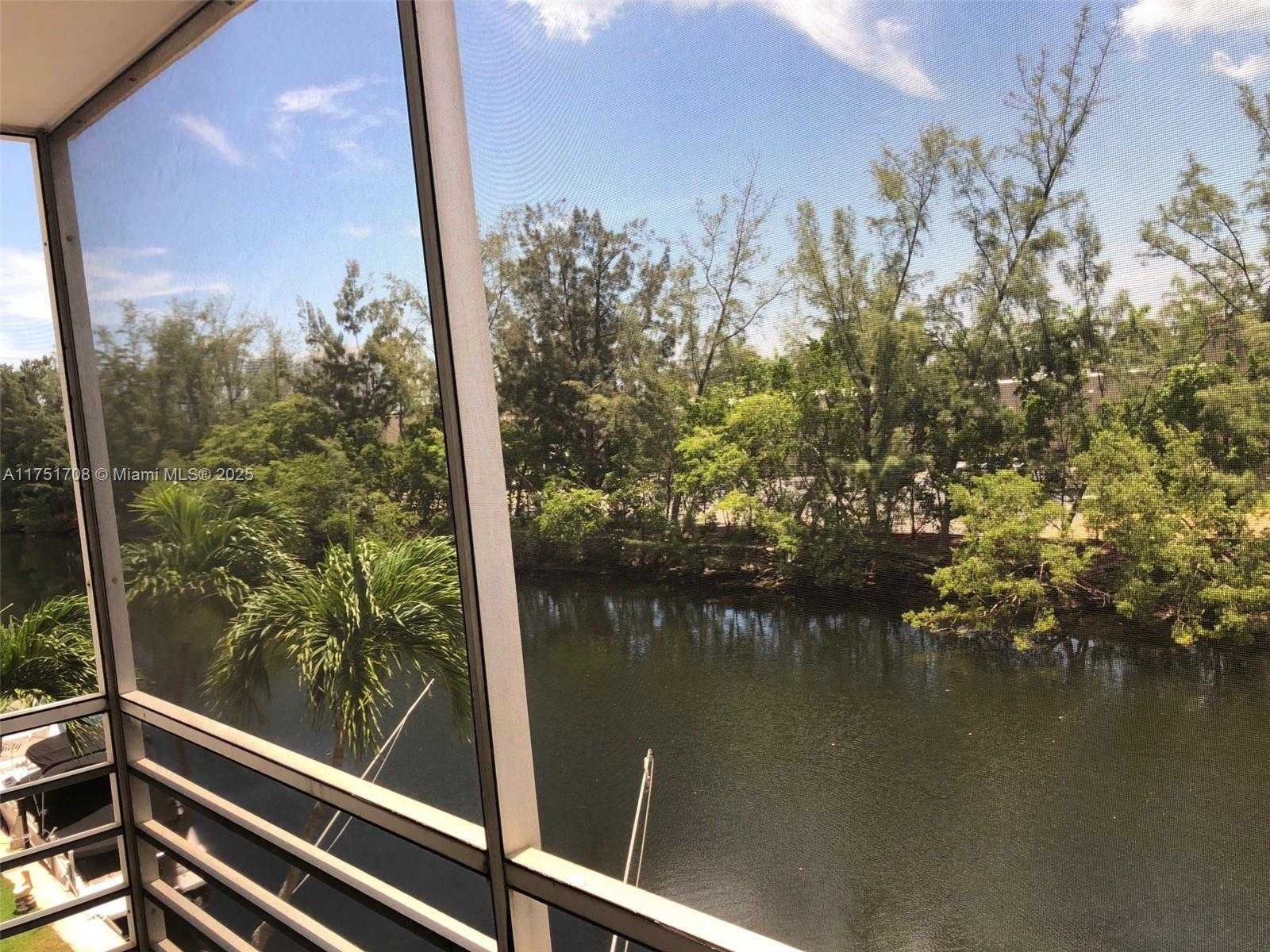Small Image of 3660 NORTH EAST 166TH ST #305, North Miami Beach Number 6