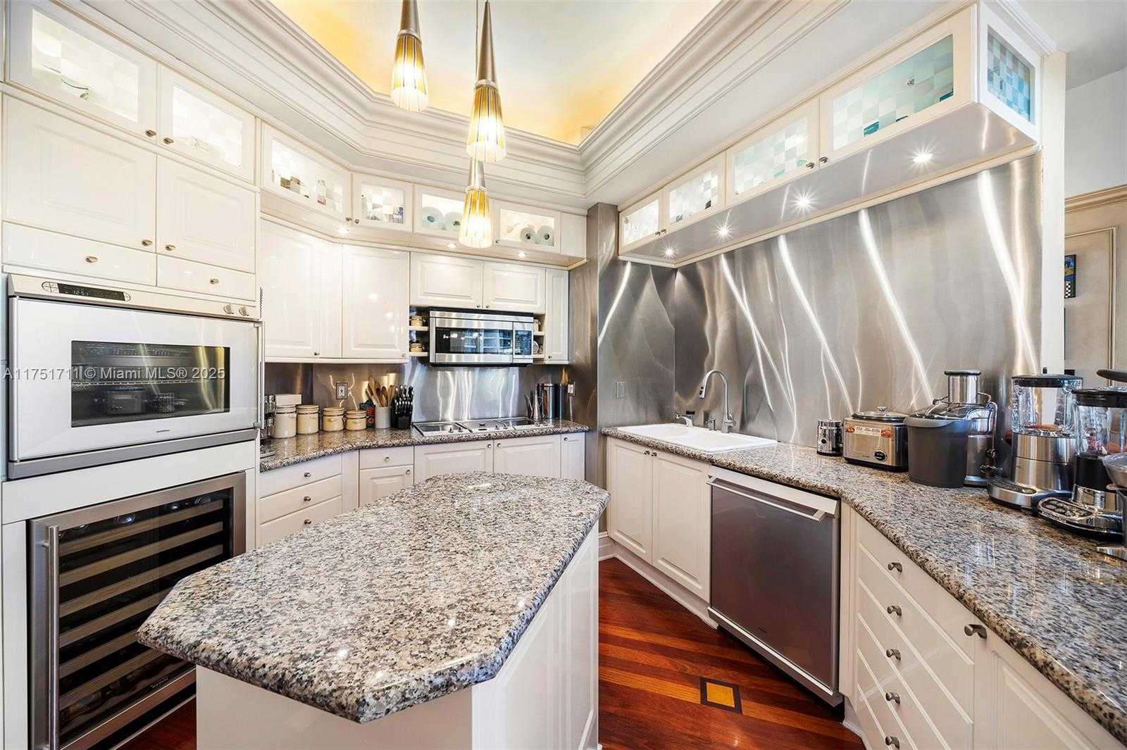 Small Image of 10 EDGEWATER DR #10H, Coral Gables Number 10