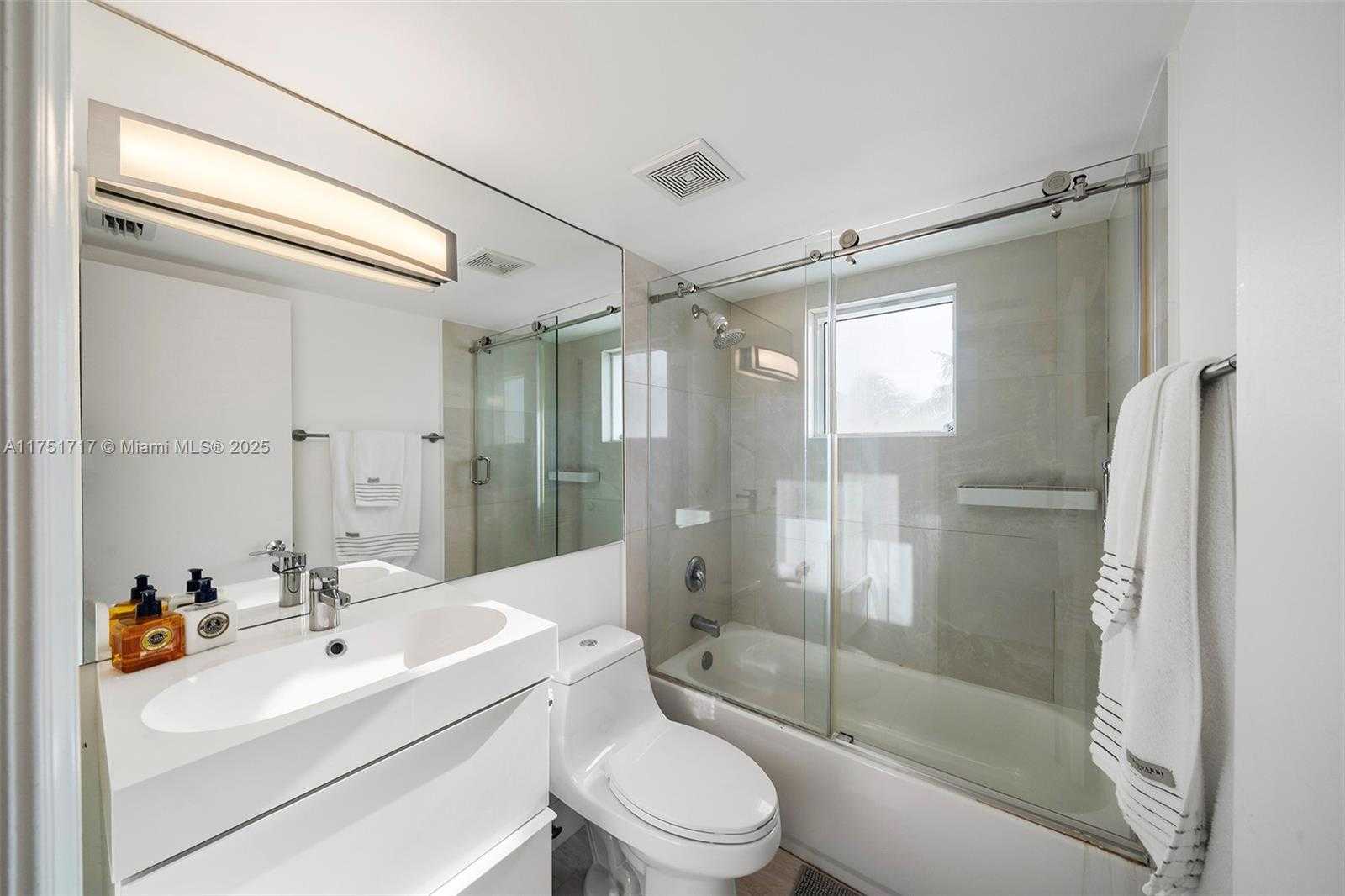Small Image of 6767 COLLINS AVE #302, Miami Beach Number 22