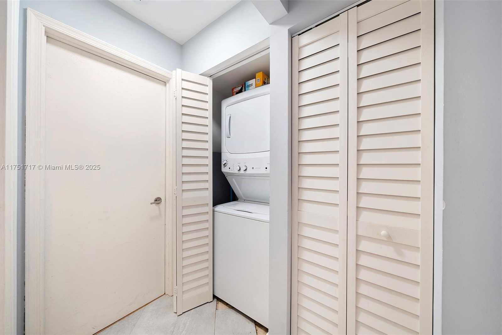 Small Image of 6767 COLLINS AVE #302, Miami Beach Number 26