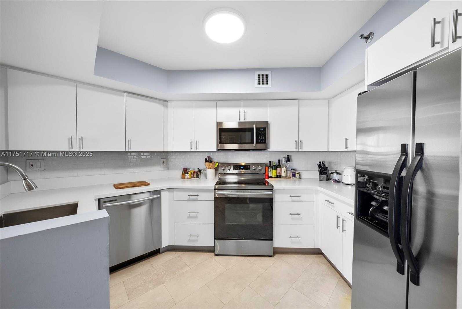Small Image of 6767 COLLINS AVE #302, Miami Beach Number 7