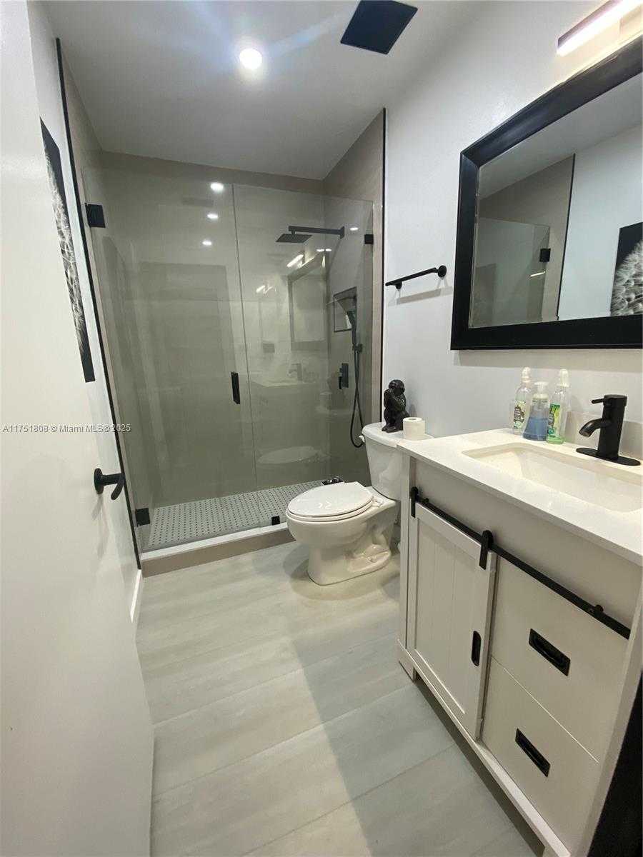 Small Image of 5868 SOUTH WEST 163RD AVE, Miami Number 17
