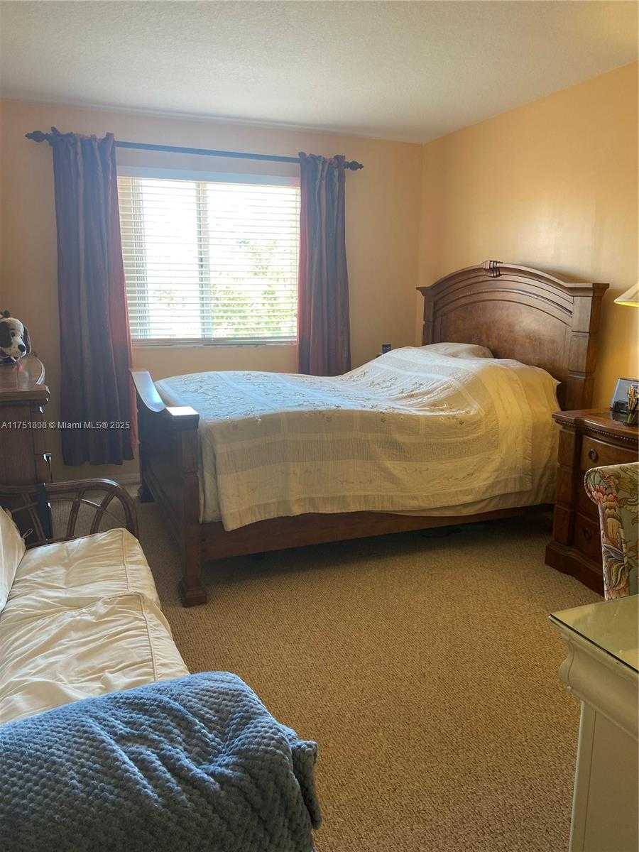 Small Image of 5868 SOUTH WEST 163RD AVE, Miami Number 18