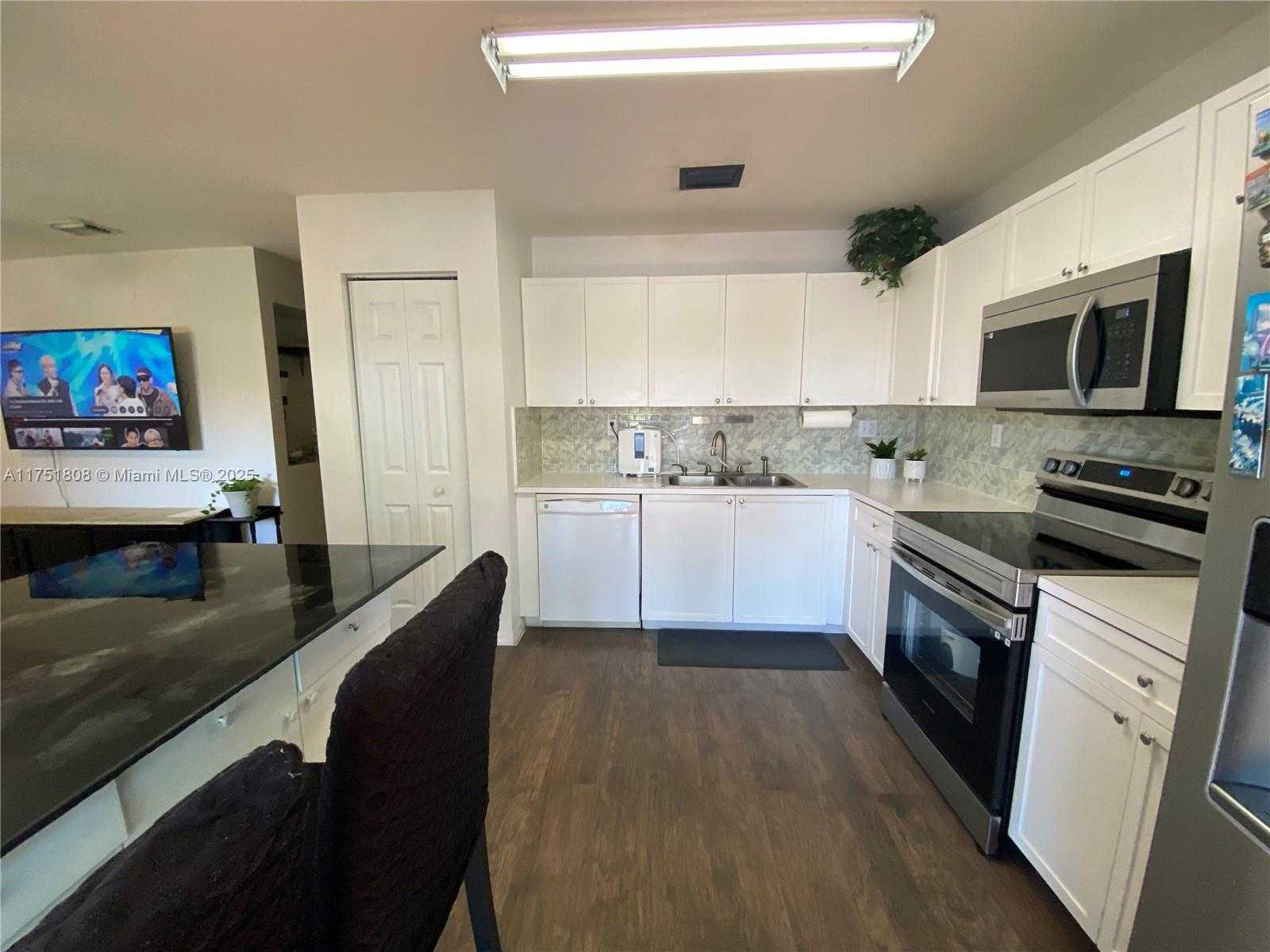 Small Image of 5868 SOUTH WEST 163RD AVE, Miami Number 6