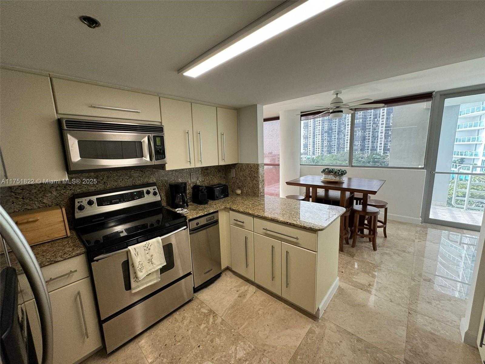 Small Image of 2025 BRICKELL AVE #901, Miami Number 12