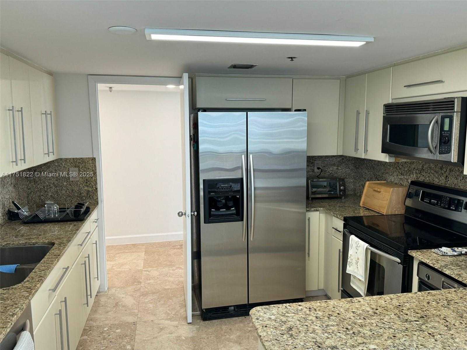 Small Image of 2025 BRICKELL AVE #901, Miami Number 14