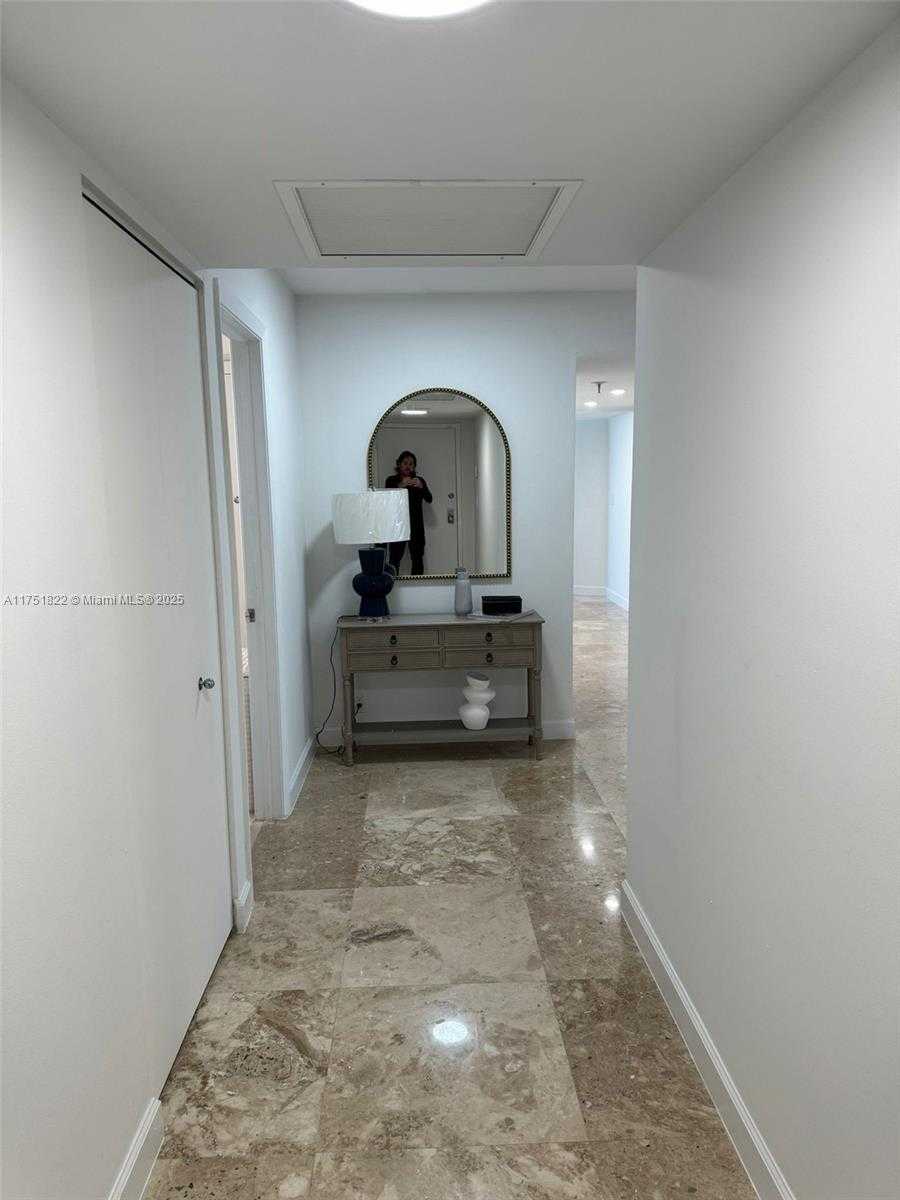 Small Image of 2025 BRICKELL AVE #901, Miami Number 17