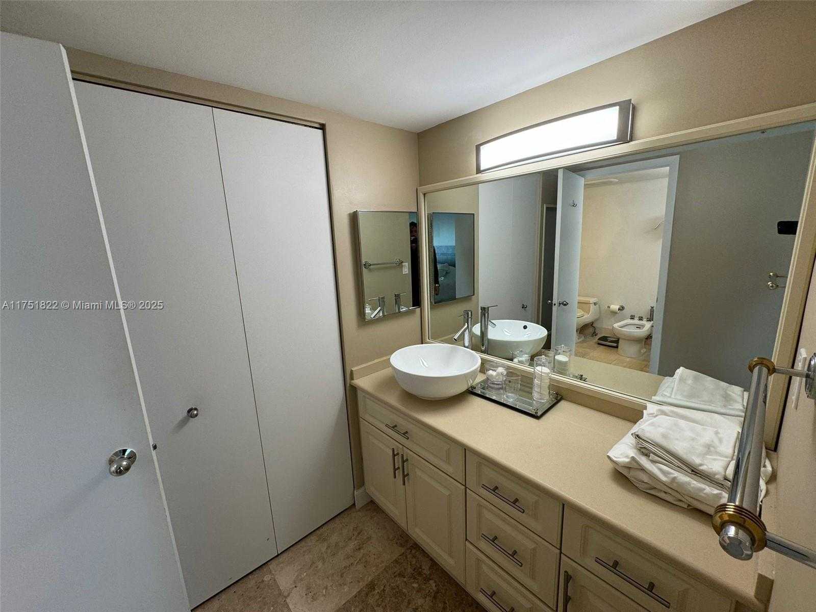 Small Image of 2025 BRICKELL AVE #901, Miami Number 21