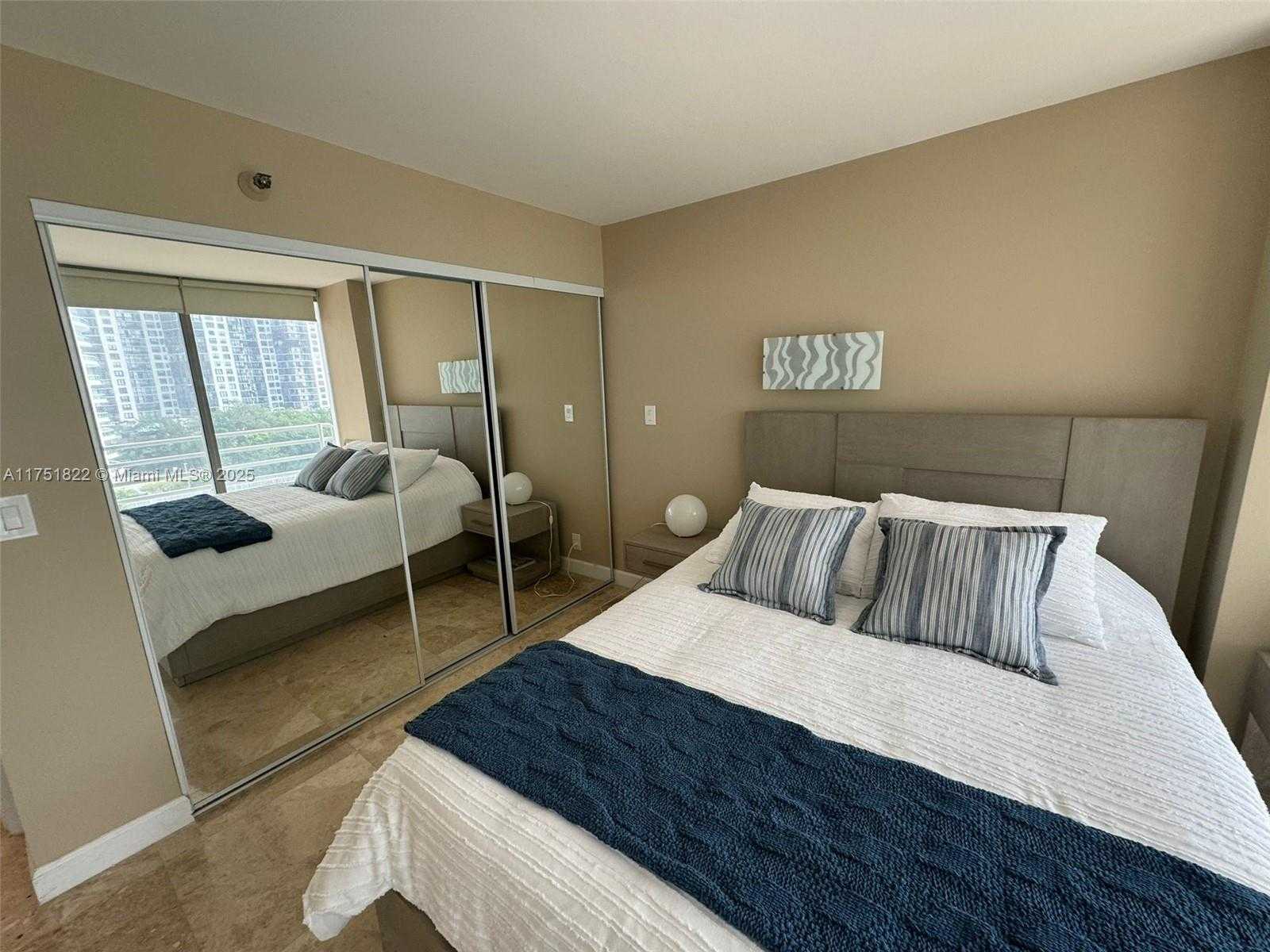 Small Image of 2025 BRICKELL AVE #901, Miami Number 24