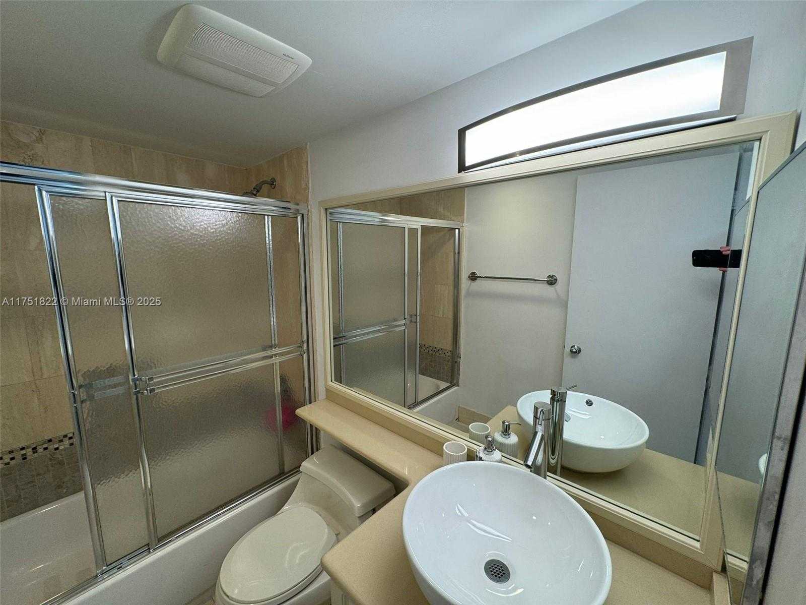 Small Image of 2025 BRICKELL AVE #901, Miami Number 26