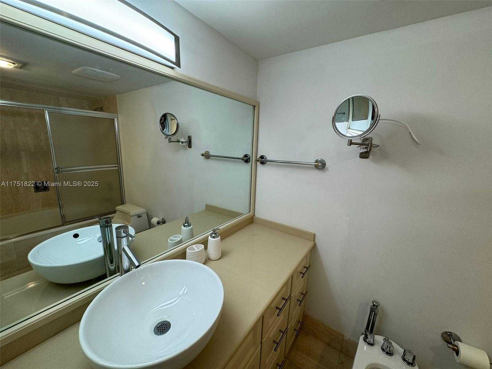 Small Image of 2025 BRICKELL AVE #901, Miami Number 27