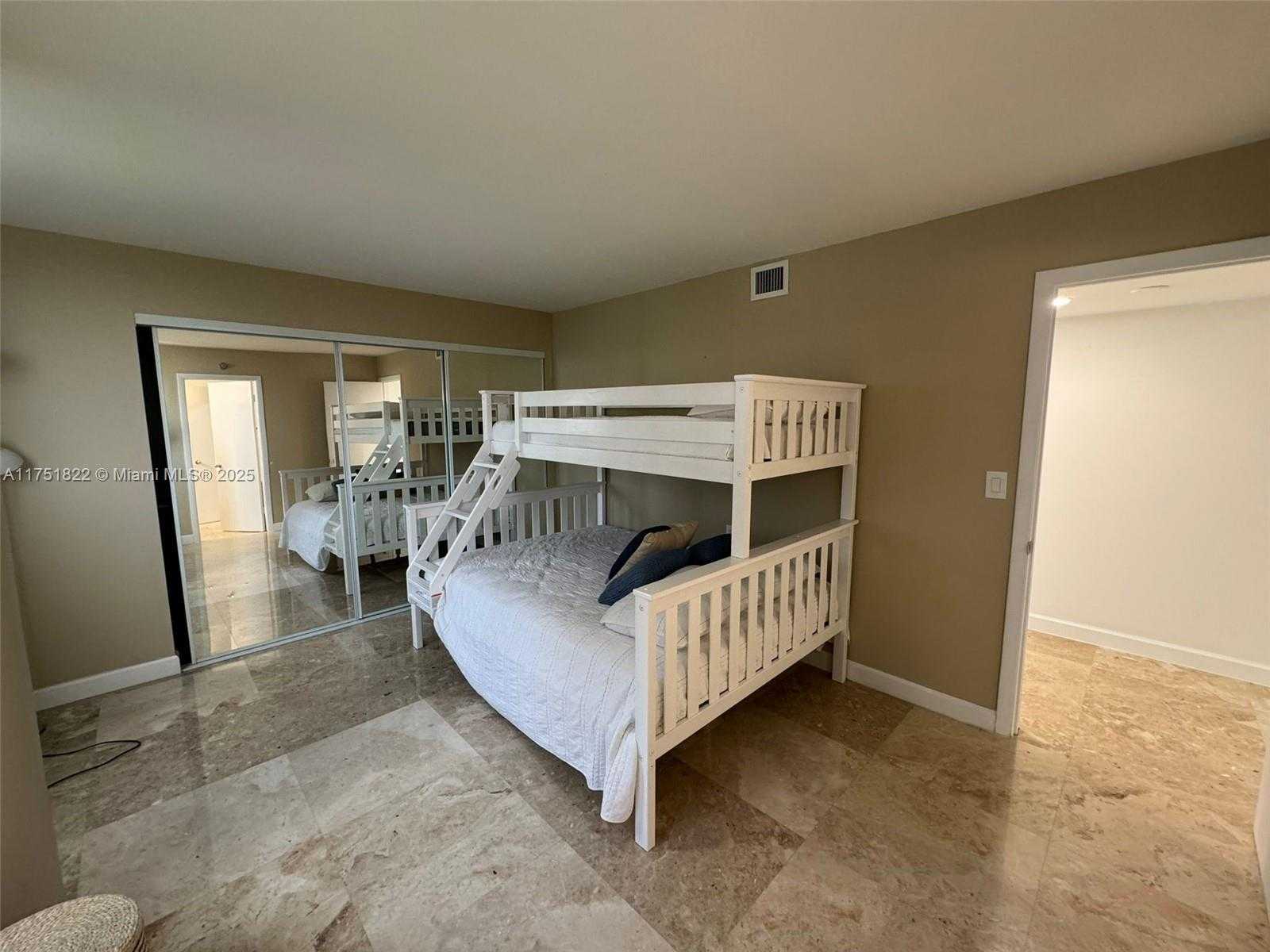 Small Image of 2025 BRICKELL AVE #901, Miami Number 28