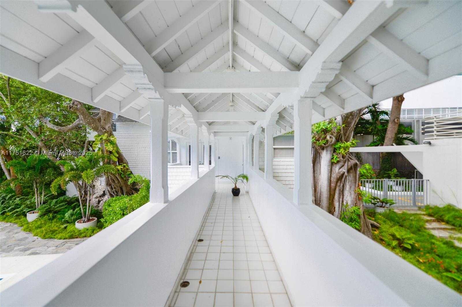 Small Image of 2025 BRICKELL AVE #901, Miami Number 37