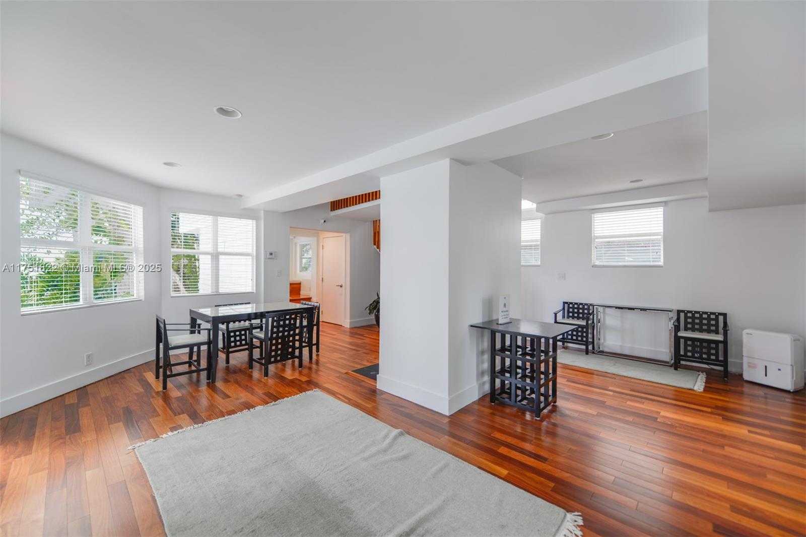 Small Image of 2025 BRICKELL AVE #901, Miami Number 39
