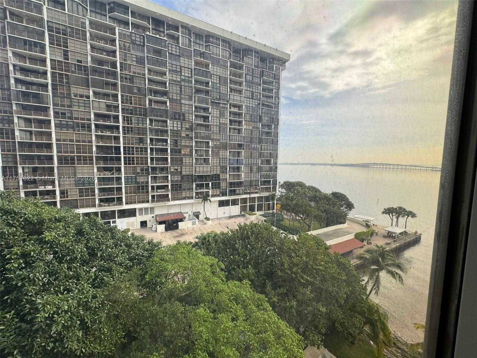 Small Image of 2025 BRICKELL AVE #901, Miami Number 4