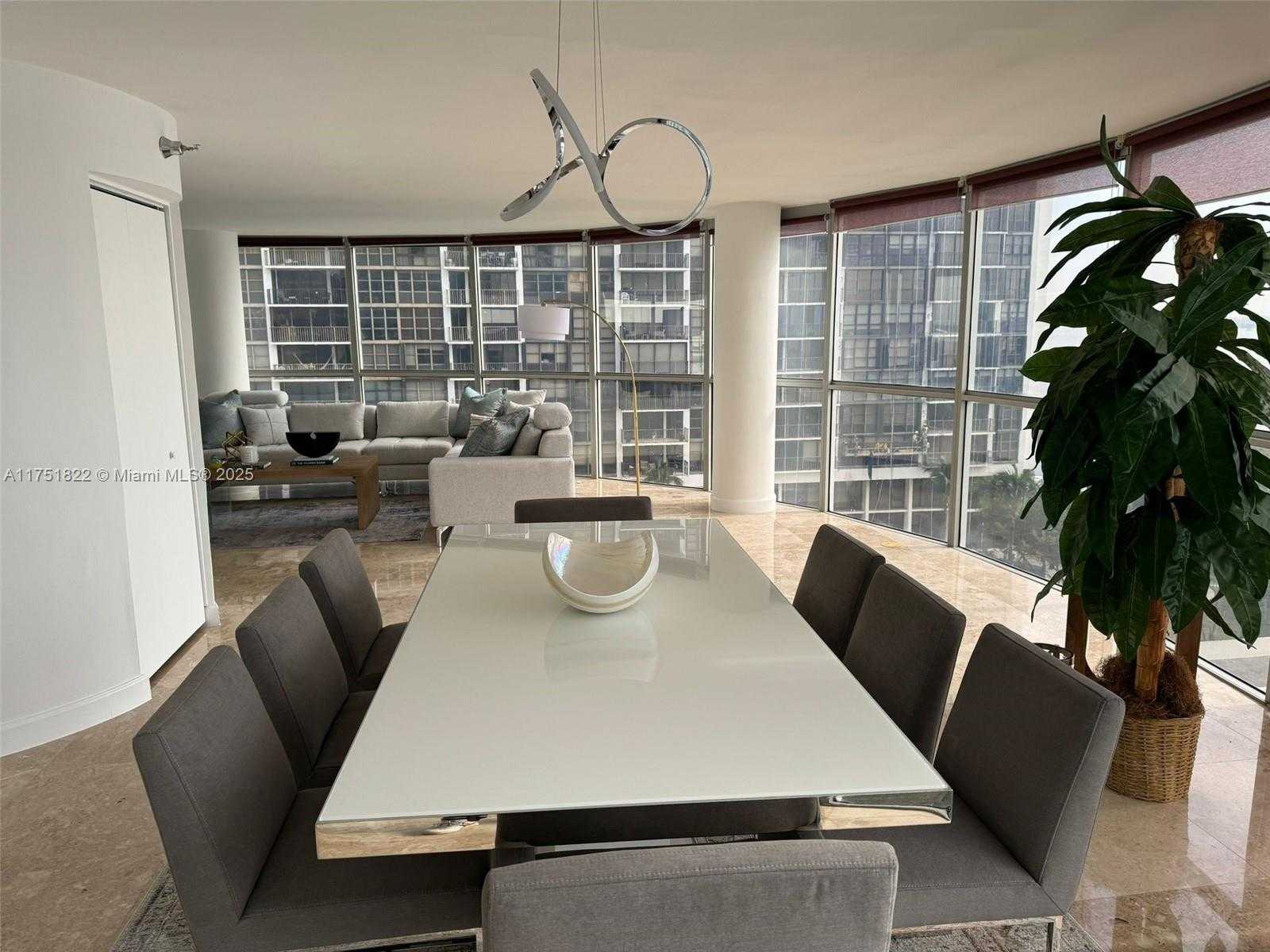Small Image of 2025 BRICKELL AVE #901, Miami Number 7