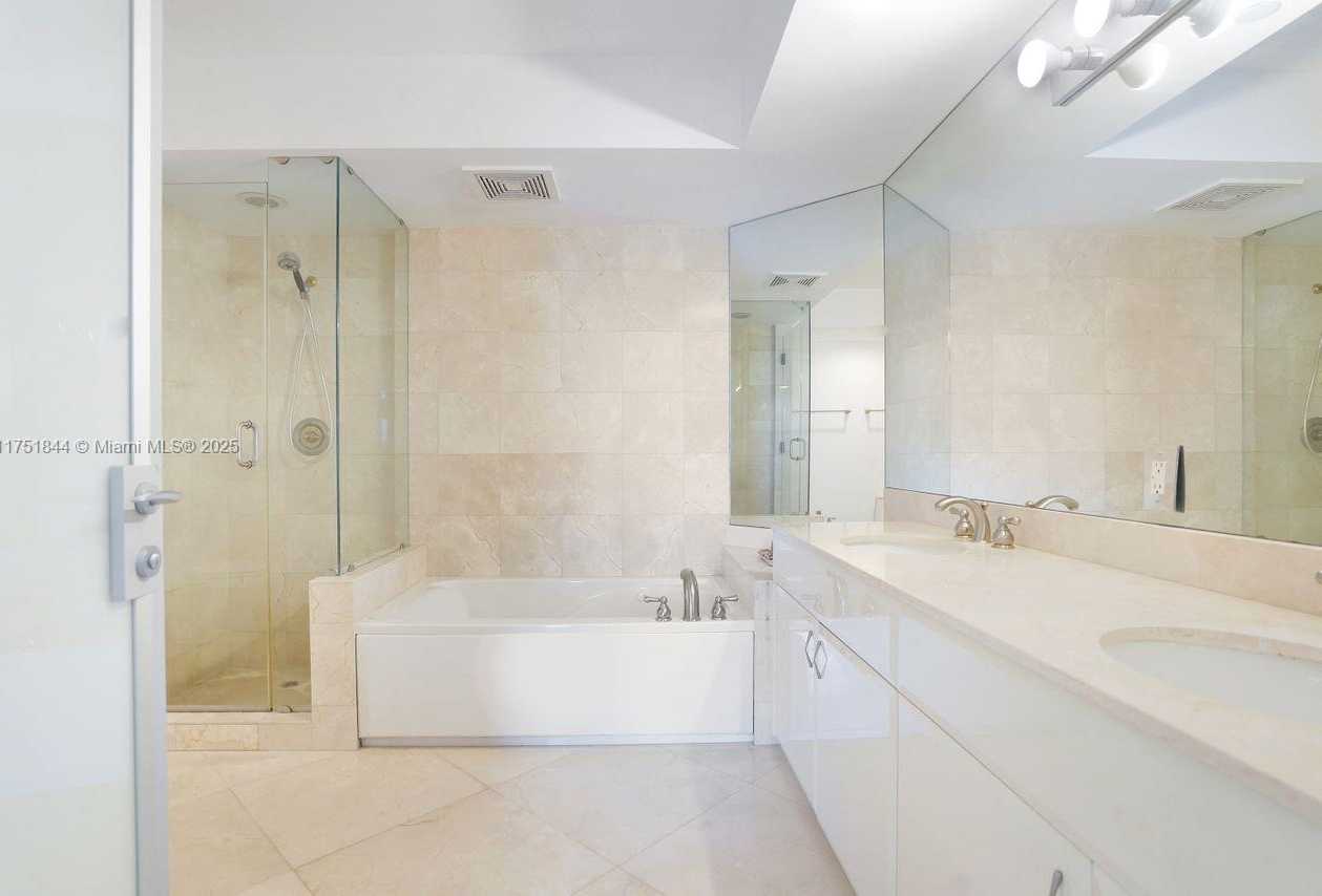Small Image of 6365 COLLINS AVE #4002, Miami Beach Number 15
