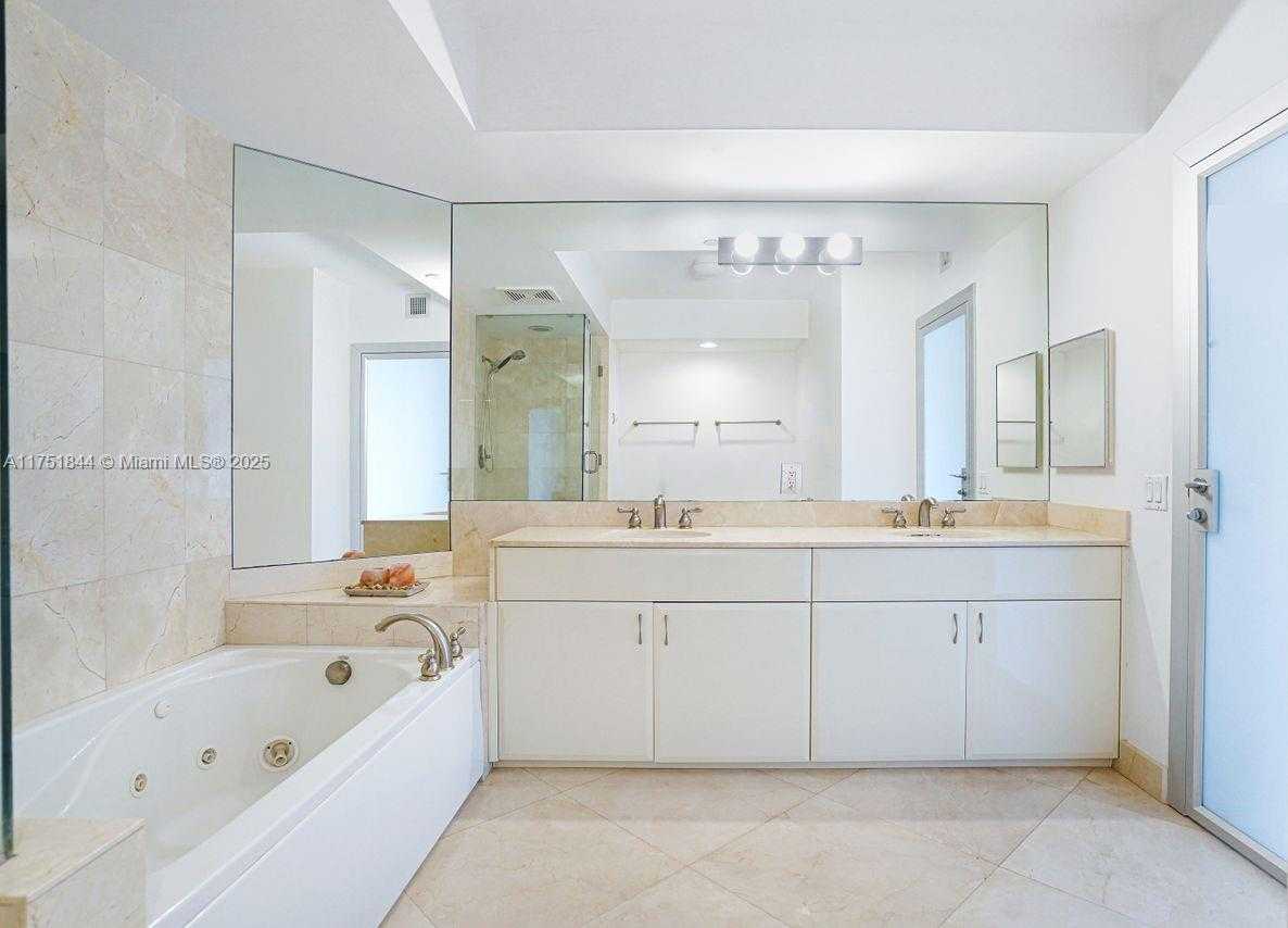 Small Image of 6365 COLLINS AVE #4002, Miami Beach Number 16