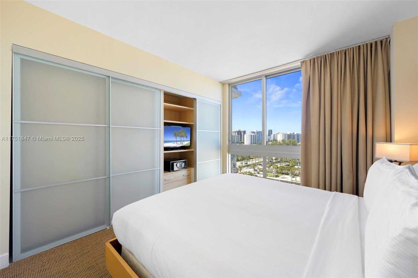 Small Image of 18683 Collins Ave, Sunny Isles Beach, FL 33160, USA Number 10