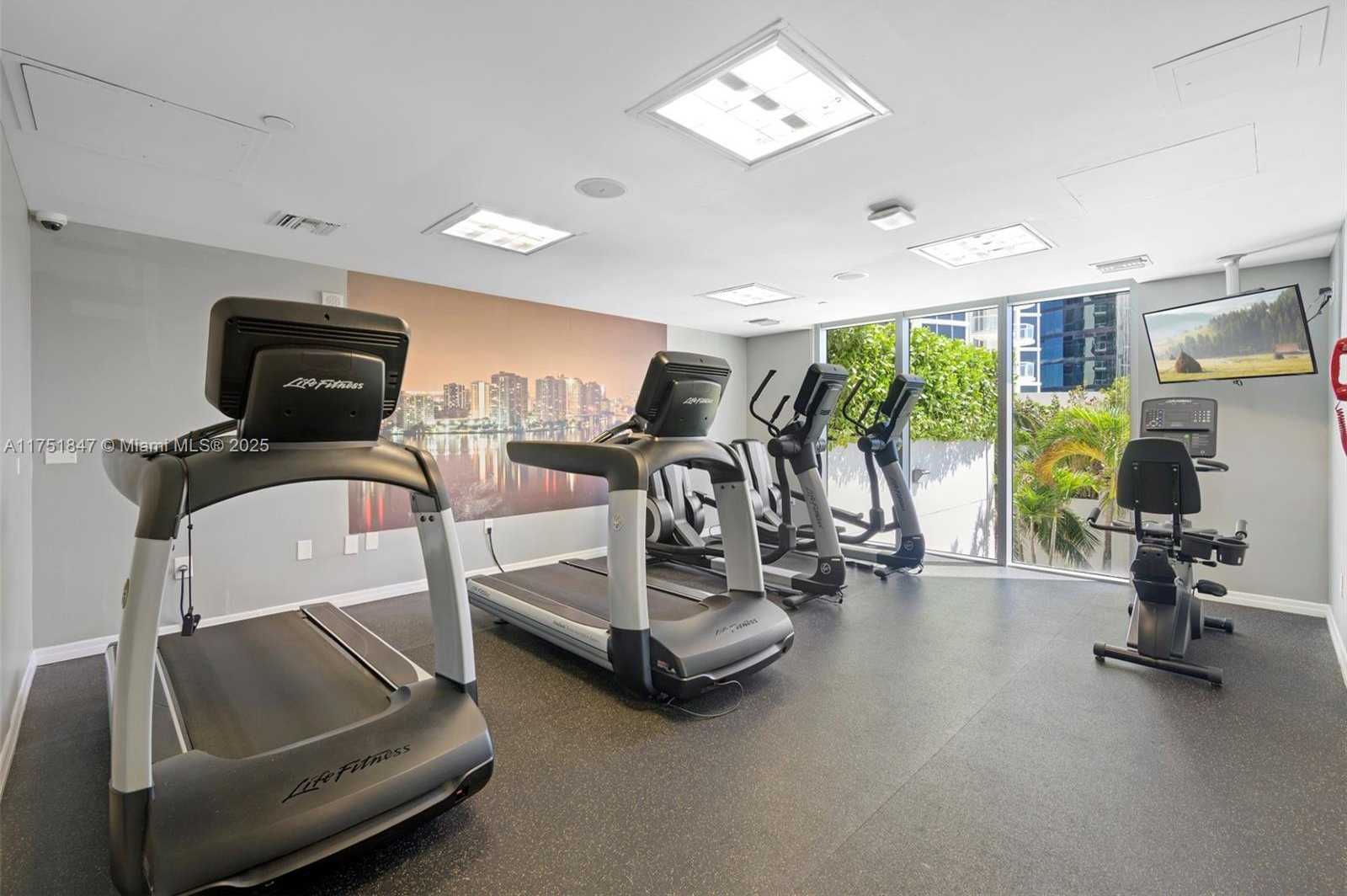 Small Image of 18683 Collins Ave, Sunny Isles Beach, FL 33160, USA Number 21
