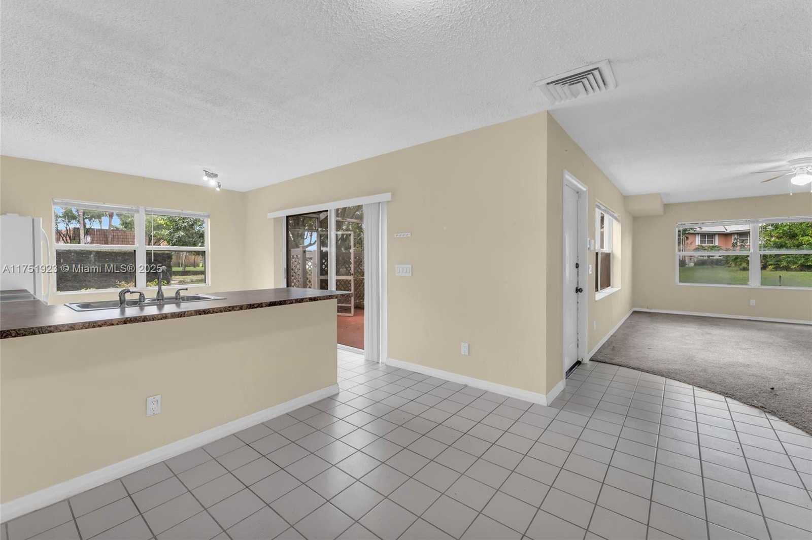Small Image of 3104 KINGSTON CT #11D, West Palm Beach Number 11