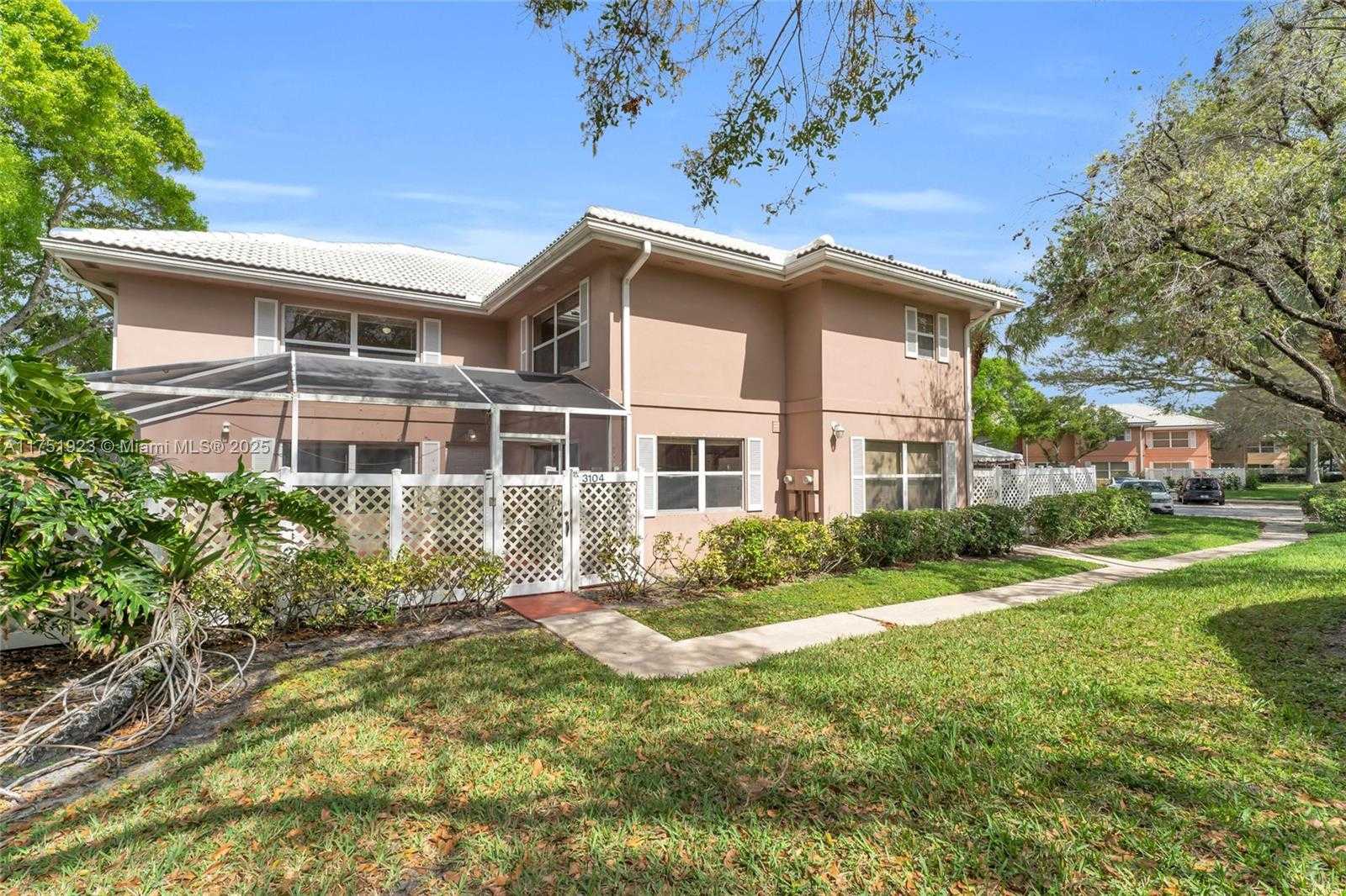 Small Image of 3104 KINGSTON CT #11D, West Palm Beach Number 2