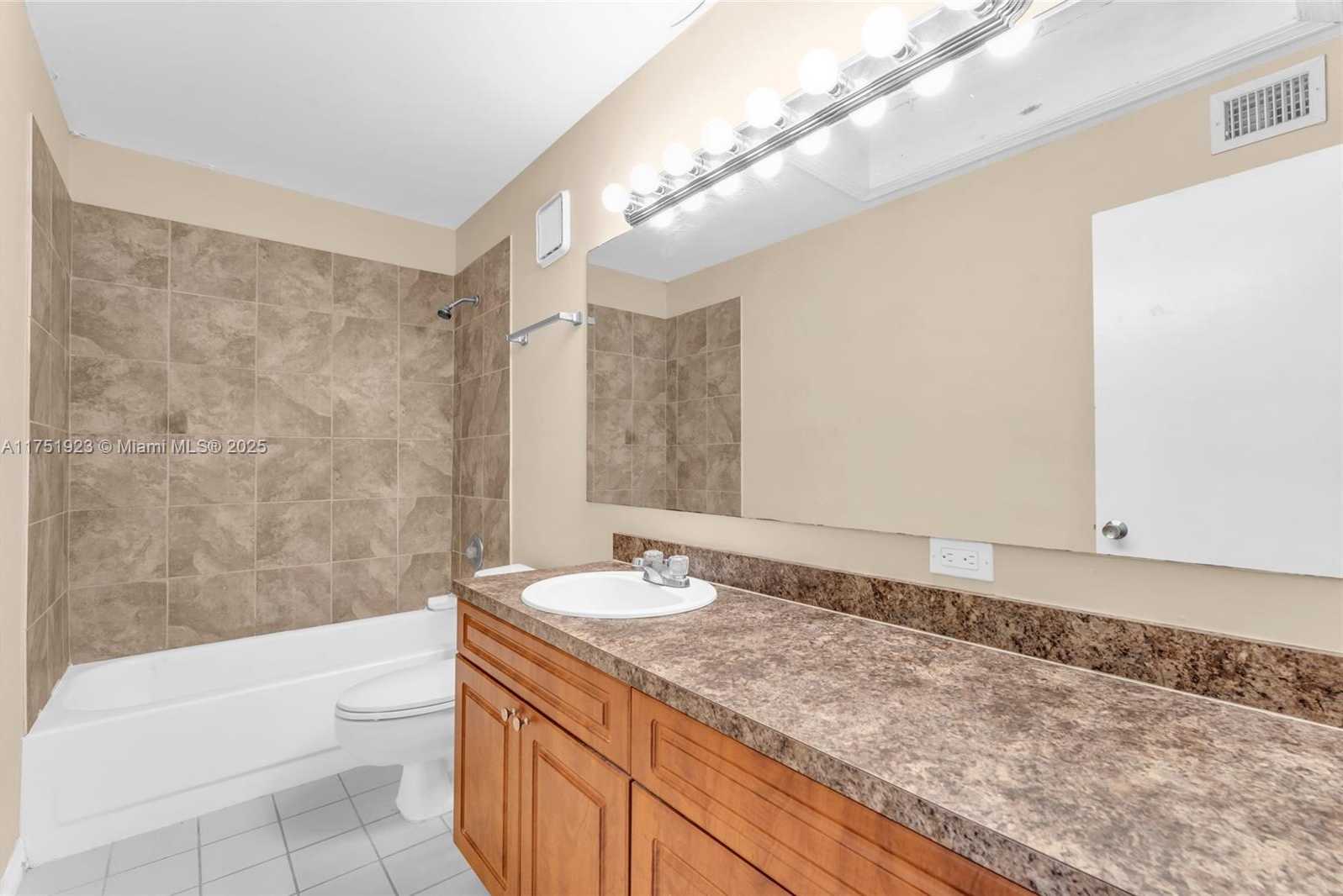 Small Image of 3104 KINGSTON CT #11D, West Palm Beach Number 23